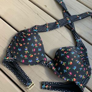 Retro style bikini top